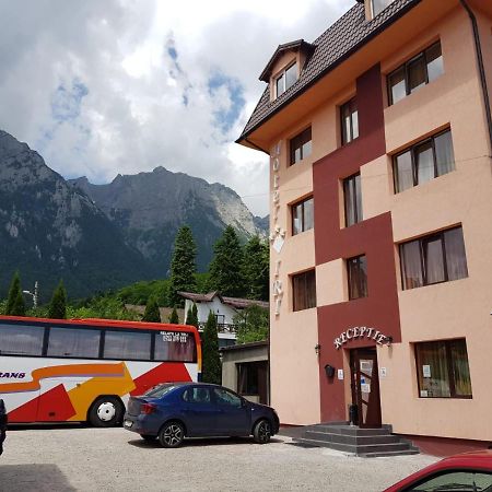 Hotel Iri Buşteni Esterno foto