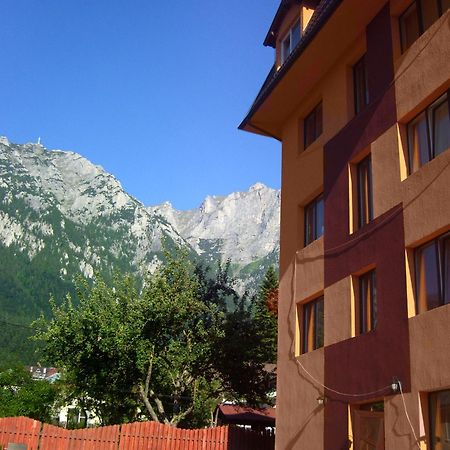 Hotel Iri Buşteni Esterno foto