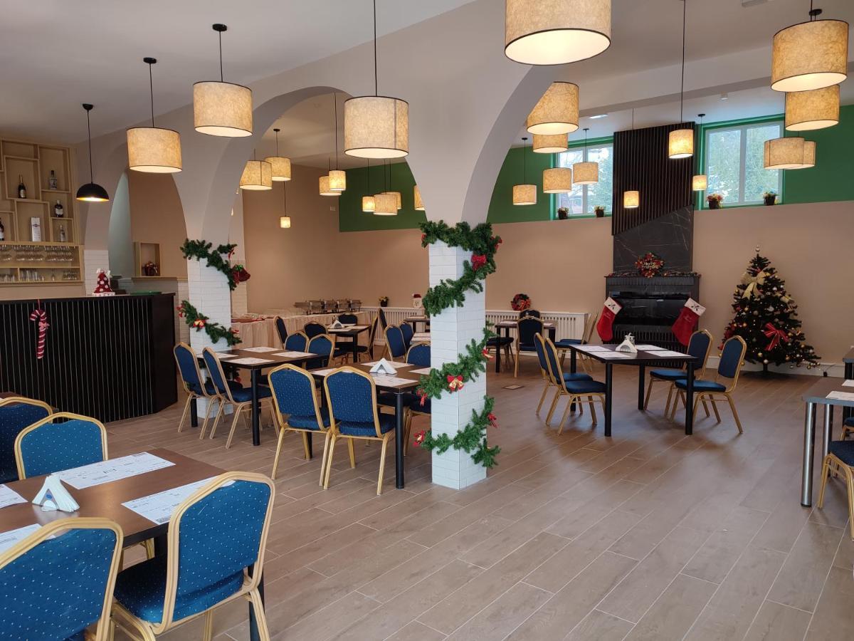 Hotel Iri Buşteni Esterno foto