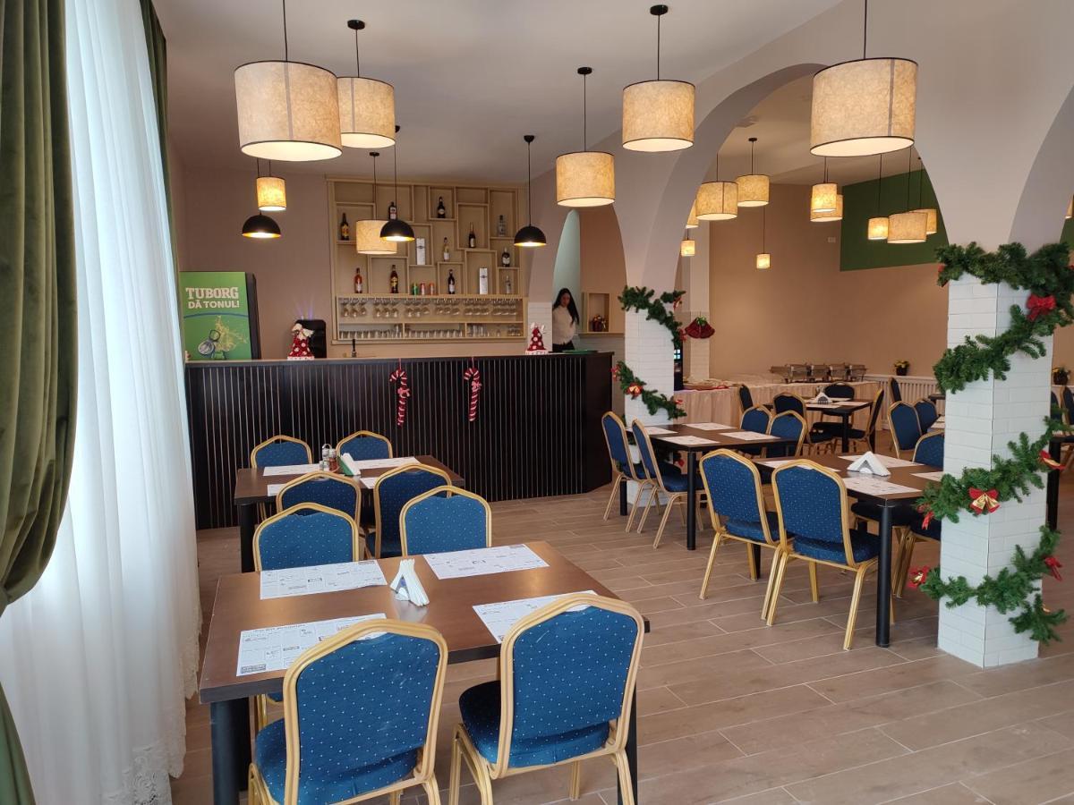 Hotel Iri Buşteni Esterno foto
