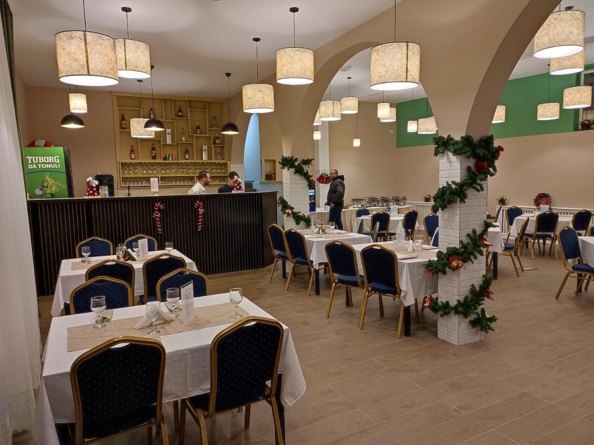 Hotel Iri Buşteni Esterno foto