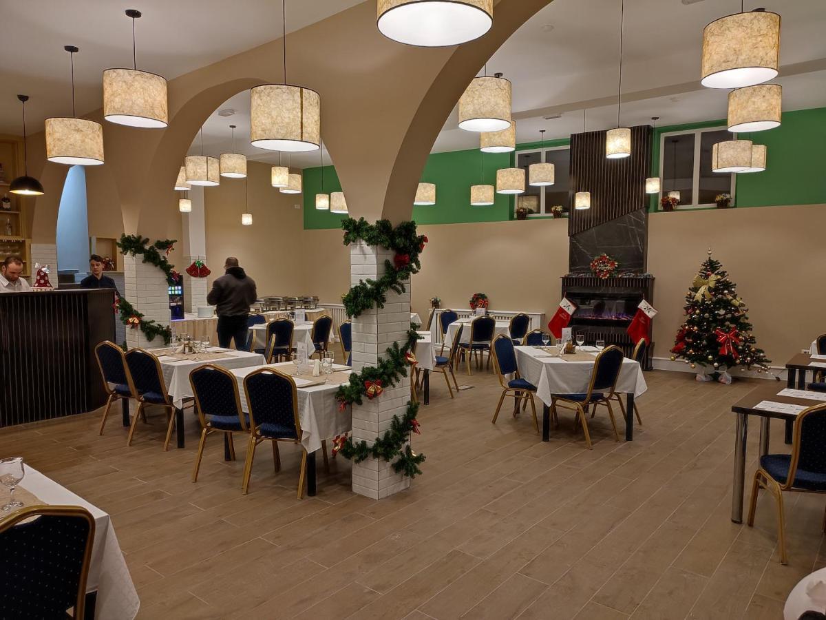 Hotel Iri Buşteni Esterno foto