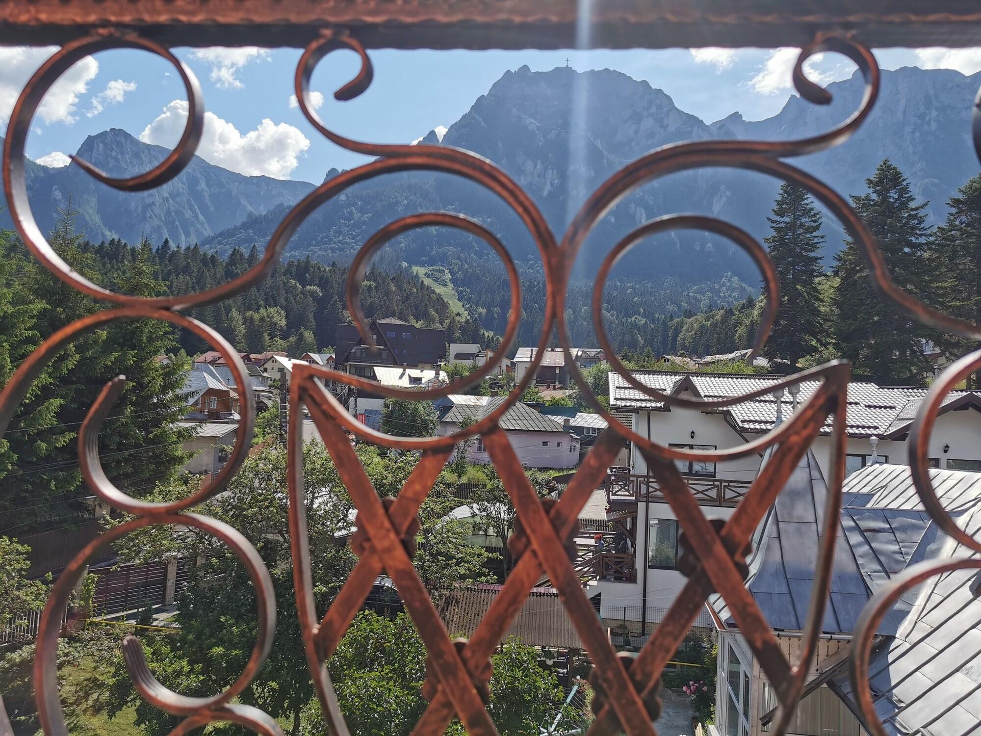 Hotel Iri Buşteni Esterno foto