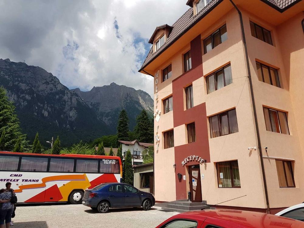 Hotel Iri Buşteni Esterno foto