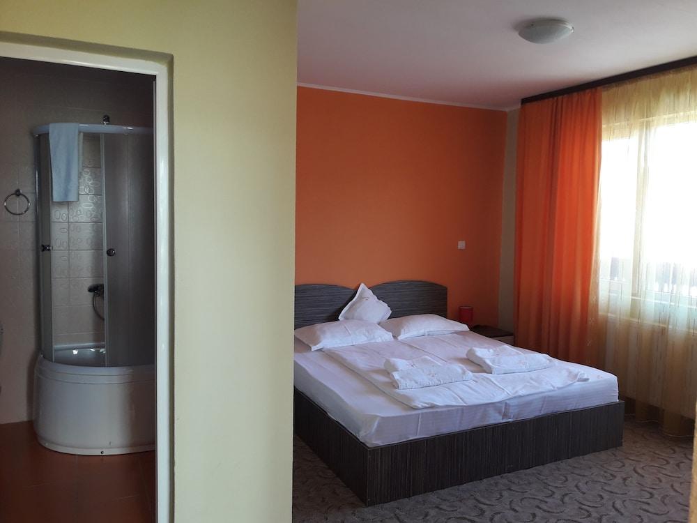 Hotel Iri Buşteni Esterno foto