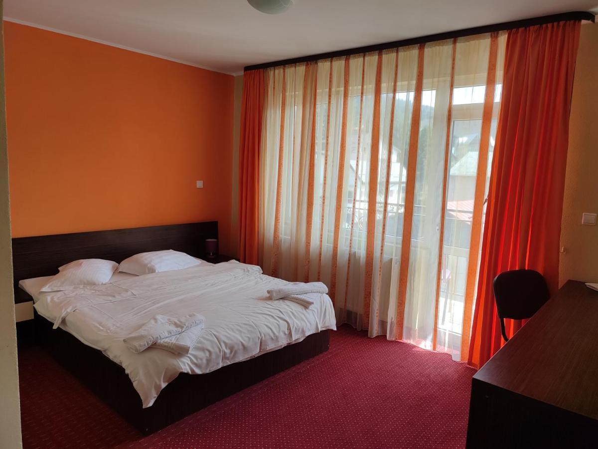 Hotel Iri Buşteni Esterno foto