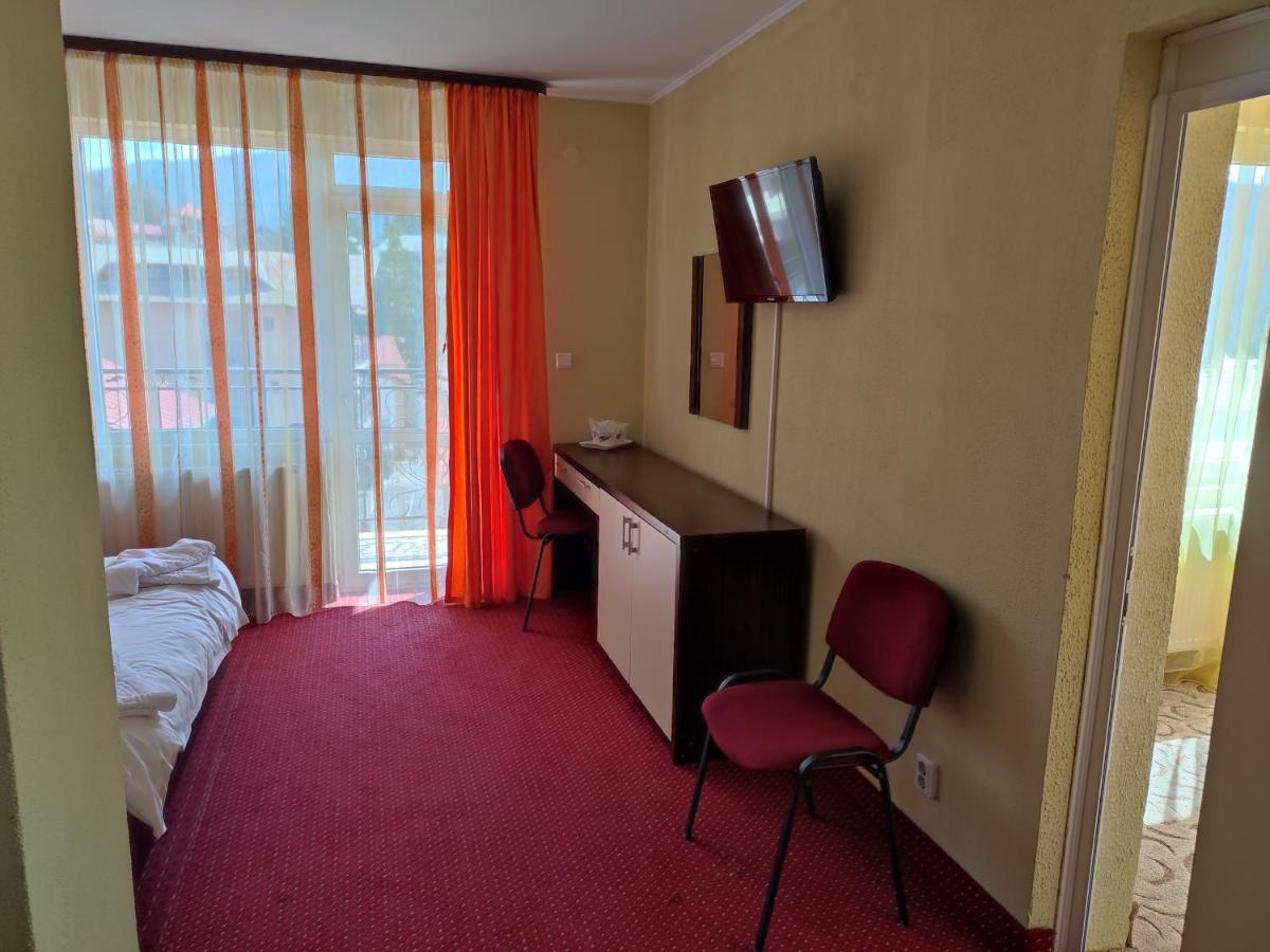 Hotel Iri Buşteni Esterno foto