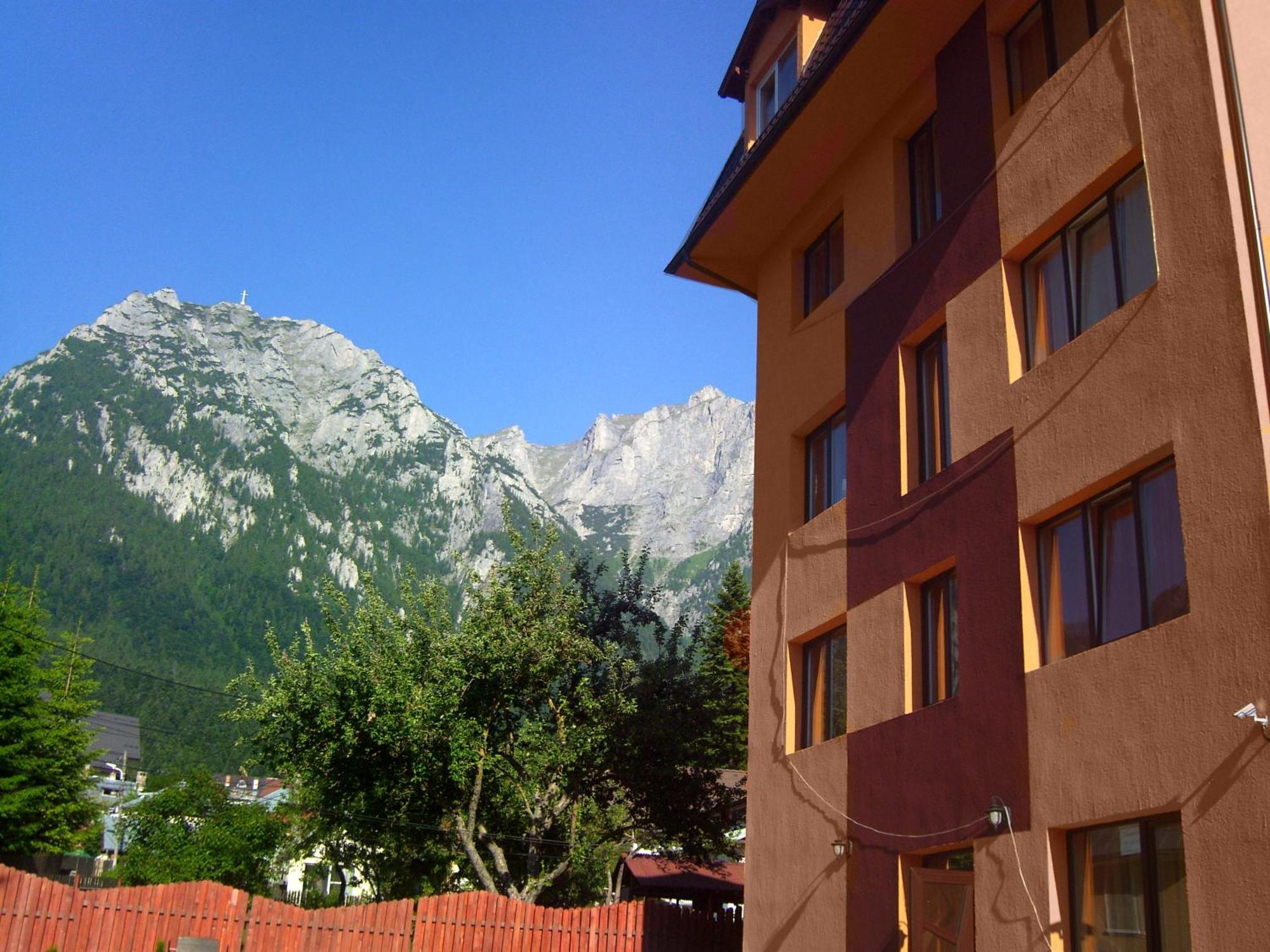 Hotel Iri Buşteni Esterno foto