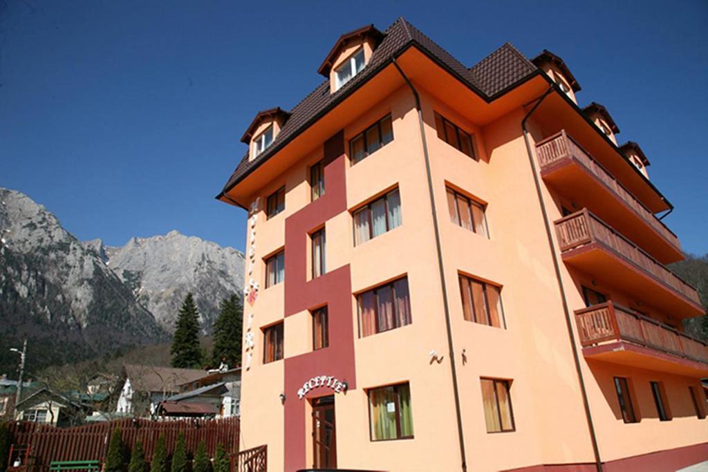 Hotel Iri Buşteni Esterno foto