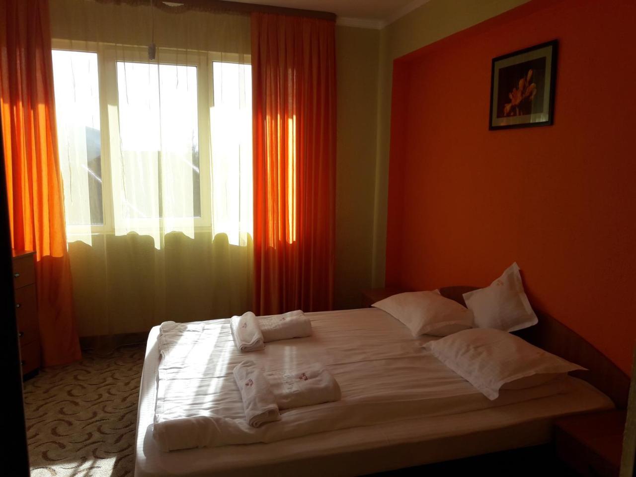 Hotel Iri Buşteni Esterno foto
